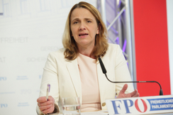FPÖ-Sozialsprecherin Belakowitsch: "Der Finanzminister lässt vom Preisschock gebeutelte Menschen weiter im Regen stehen!"