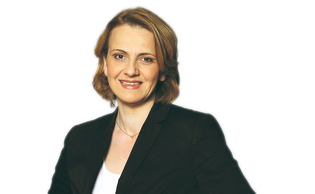 FPÖ-Sozialsprecherin Dagmar Belakowitsch erklärt die Reformvorhaben für das AMS.